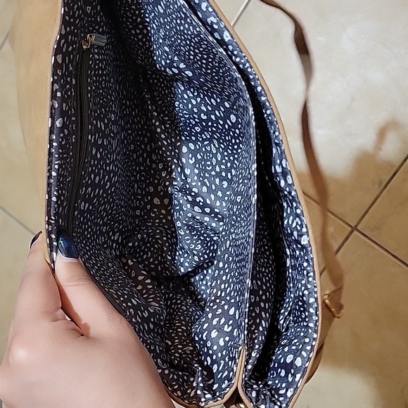 VR NYC Cognac Crossbody Bag - Picture 4 of 6